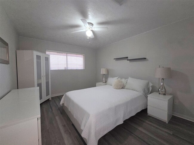 Building Photo - 801 River Rd