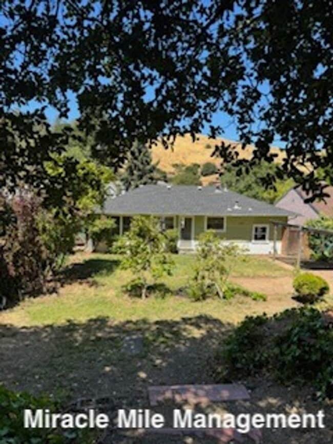Building Photo - Charming Sun Valley Home with Wonderful Ou...