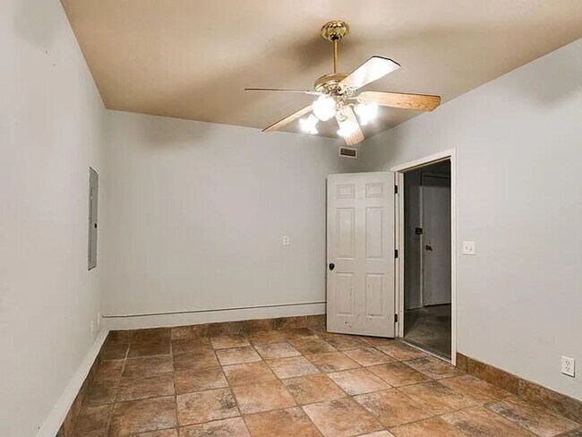 Building Photo - NORMAN, OKLAHOMA - MINUTES TO UNIVERSITY OF OKLAHOMA