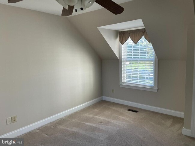 Building Photo - 480 Braceland Dr