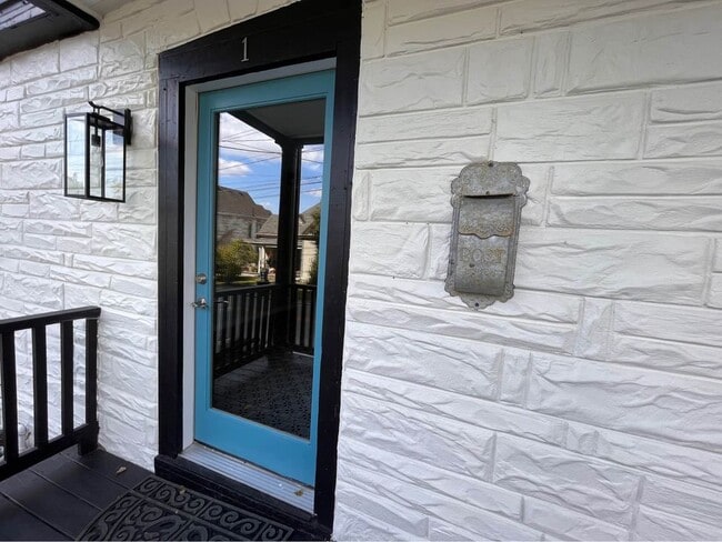 Building Photo - 619 Taylor Ave