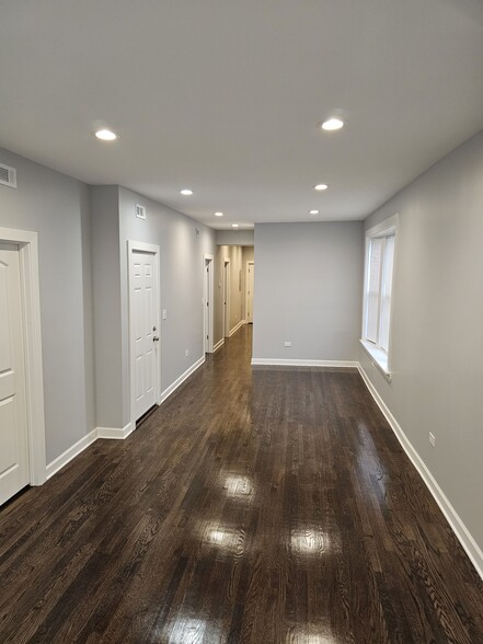 Building Photo - 7627 S King Dr