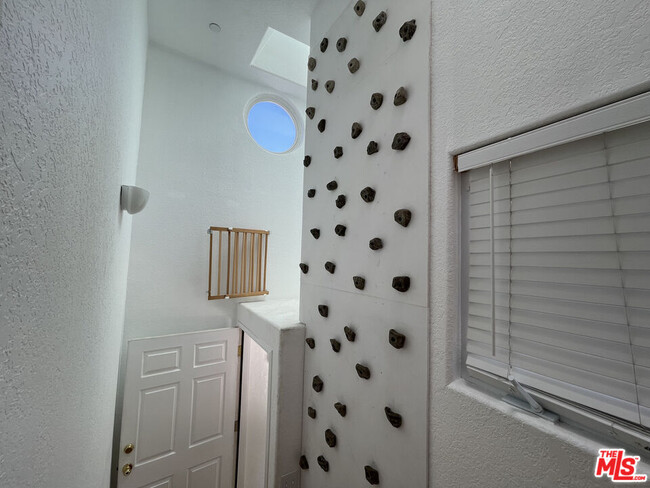 Building Photo - 4177 Duquesne Ave