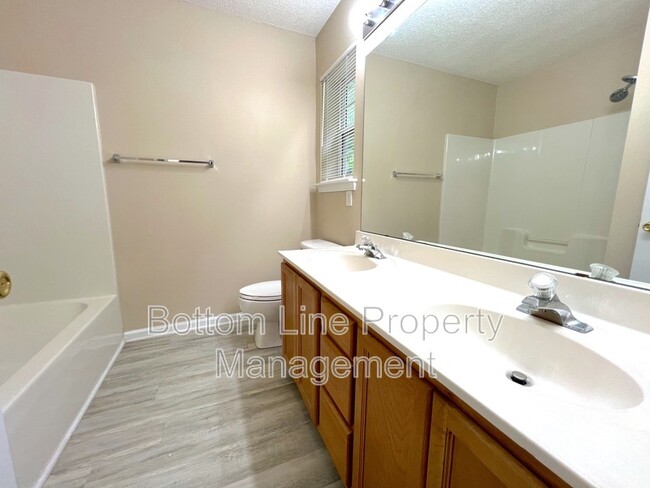 Building Photo - 13656 Meade Glen Ct