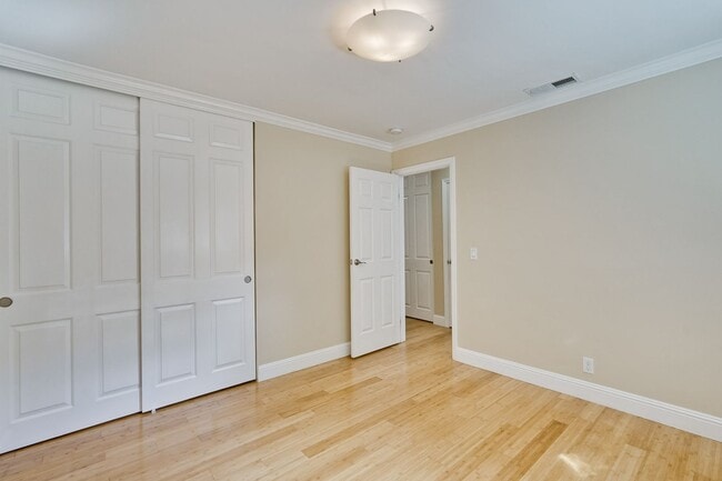 Building Photo - Wonderful 3 bedroom , 2 bath home in Mount...