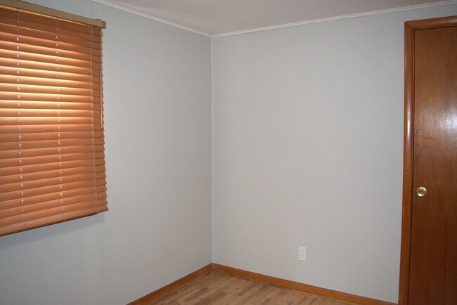 Building Photo - 416 Victoria Dr