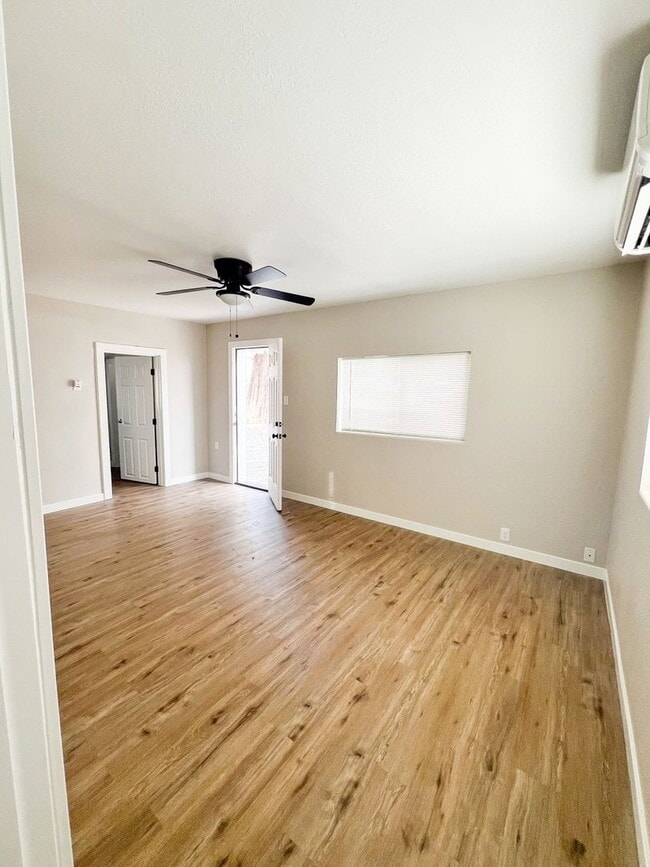 Building Photo - 3 Bedroom Single Family Home in Klamath Falls