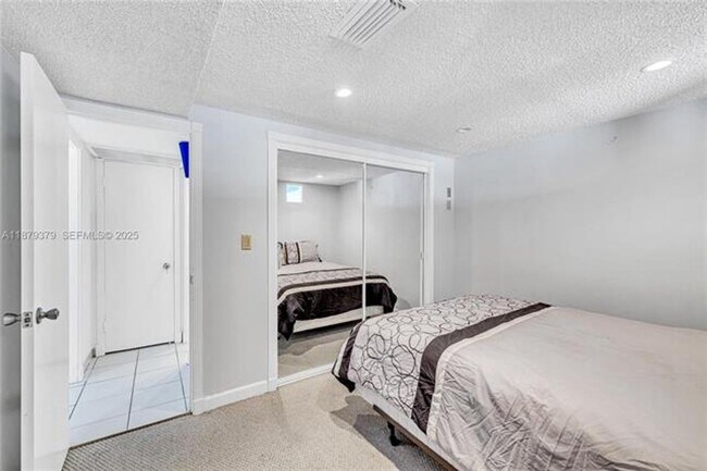 Building Photo - 5005 Collins Ave