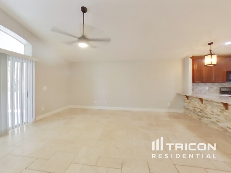 Building Photo - 1924 S Prairie Dunes Ct