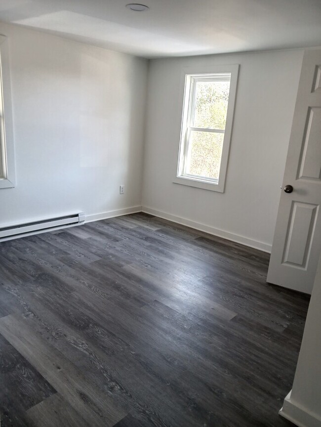 Building Photo - Renovated Two Bedroom House for Rent in La...