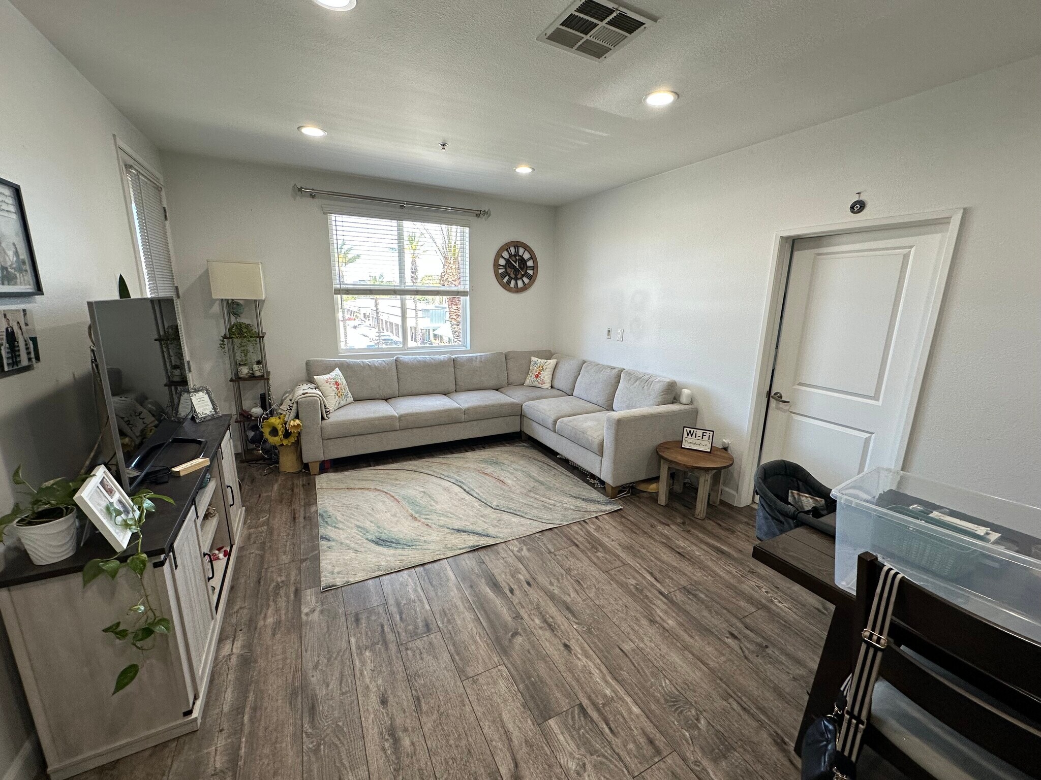 family room with recessed lights - 1336 Scholarship