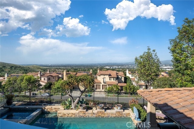 Building Photo - 19 Momento