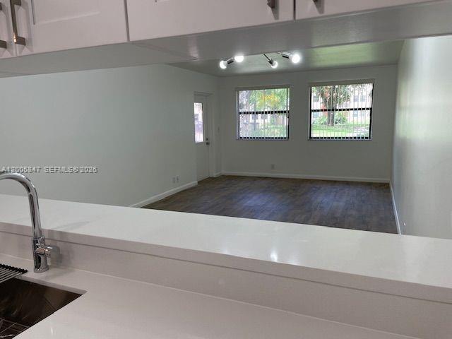 Building Photo - 8180 Geneva Ct