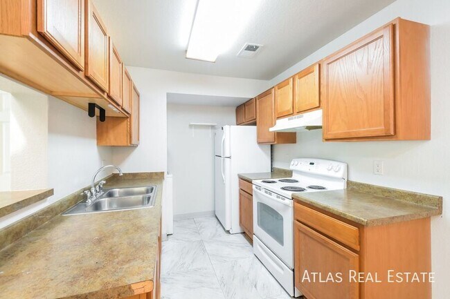 Building Photo - 862 S Uravan Ct