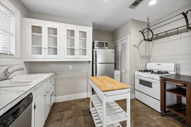 Building Photo - 1015 Usener St