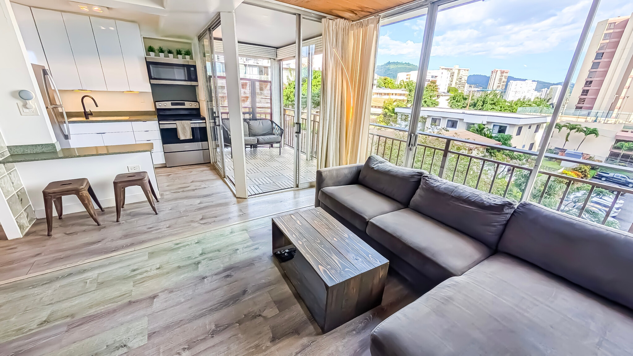 Building Photo - 1415 Victoria St