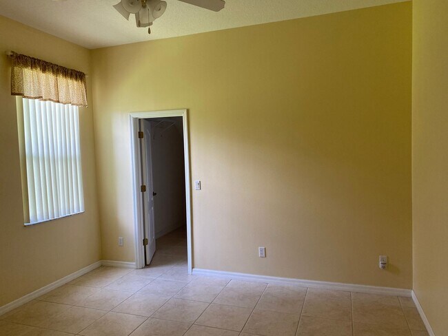 Building Photo - 12934 Colonnade Cir