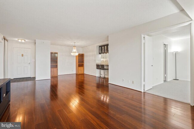 Building Photo - 5902 Mt Eagle Dr