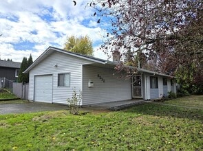 Building Photo - 8532 NE Russell St