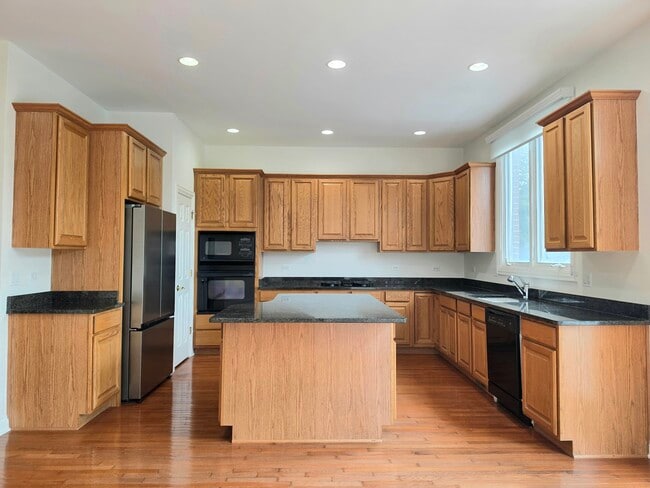 Building Photo - 2085 Valor Ct