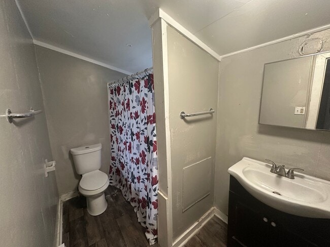 Building Photo - COMING SOON! 2 Bed House! Making it ready for you!