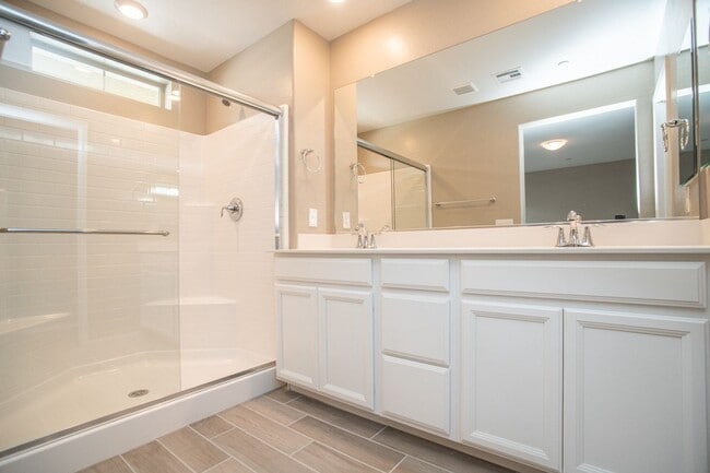 Building Photo - COMING SOON!! GorgeousTownhome in Summerlin