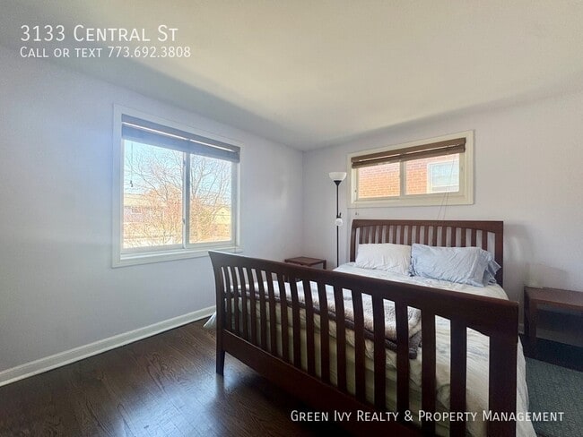 Building Photo - 3133 Central St