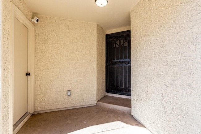Building Photo - 1538 E Laurel Ave