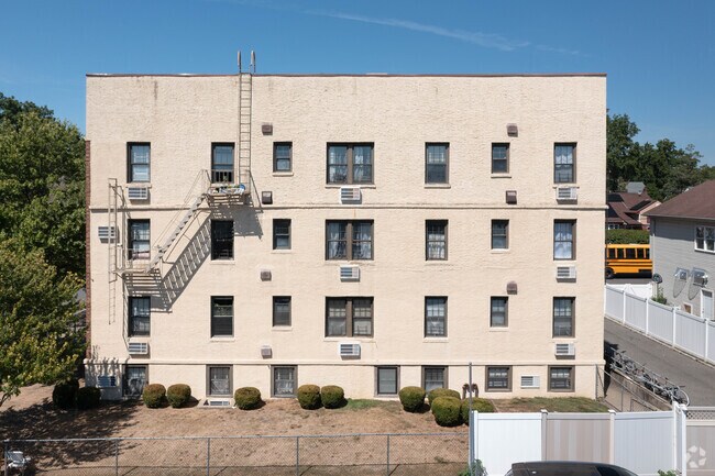 Side view - 214 Linden Ave