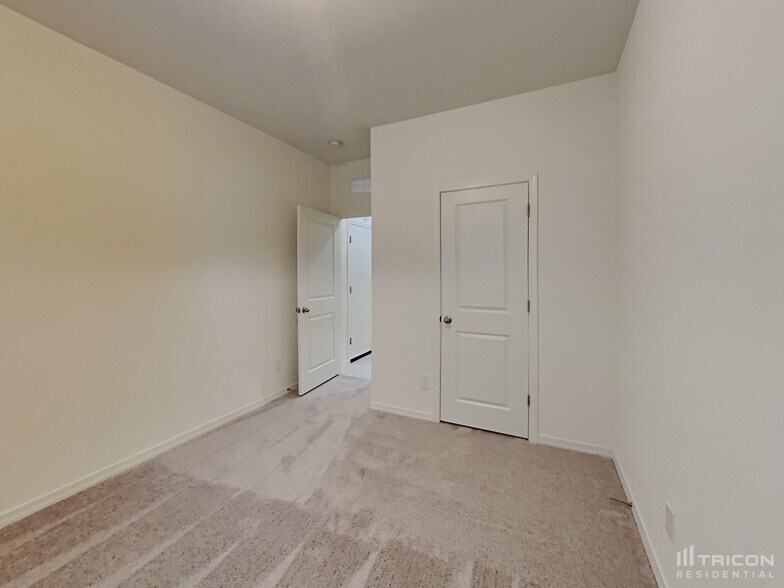 Building Photo - 36003 W Santa Monica Ave