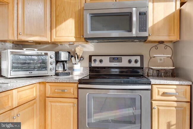 Building Photo - 100 Spring Pl Way