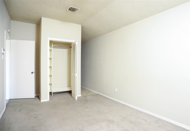 Building Photo - 11047 Grassyglen Dr