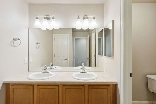 Building Photo - Granite Kitchen, Central AC, Oversized Gar...