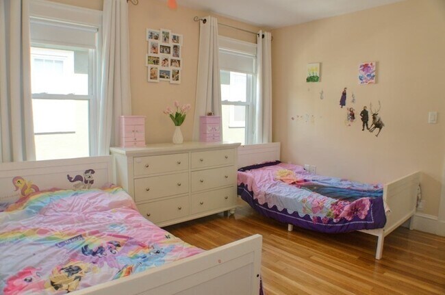 Building Photo - 16 Fairmont St