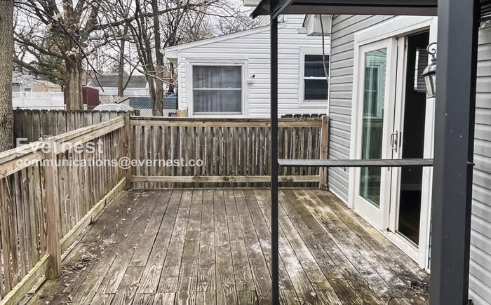 Building Photo - 1555 Myrtle Ave