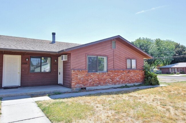Primary Photo - 1306 Poplar St