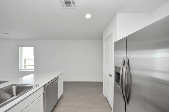 Building Photo - 10411 Birds Nest Dr
