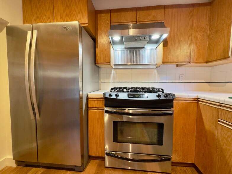 Building Photo - 6583 Valley View Rd