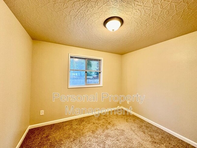 Building Photo - 14208 NE 85th St