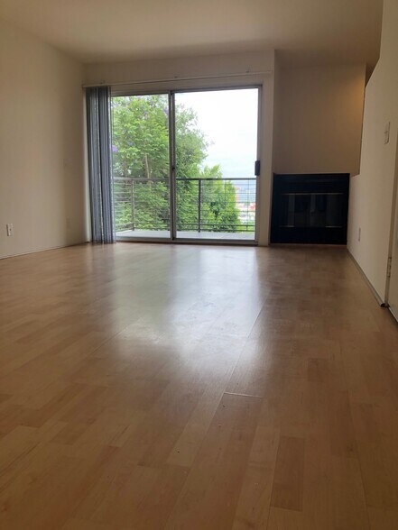 Building Photo - 1733 Lucile Ave