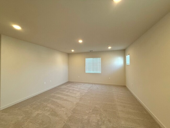 Building Photo - Modern West Sacramento Home Now for Lease