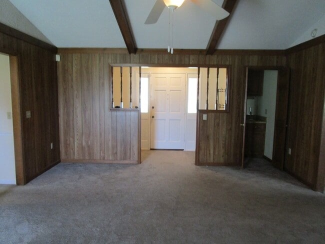 Building Photo - 40 Travis Ct