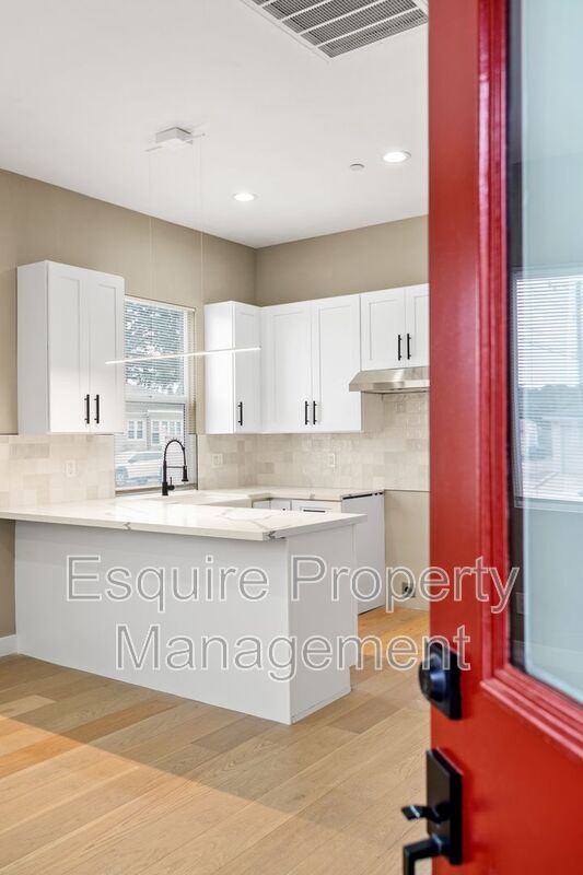 Building Photo - 549 Carty Dr