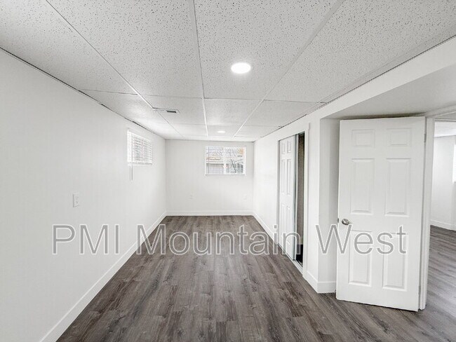 Building Photo - 1011 Claremont Dr