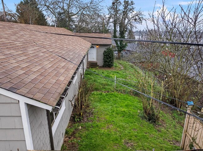Building Photo - Sheridan duplex bremerton