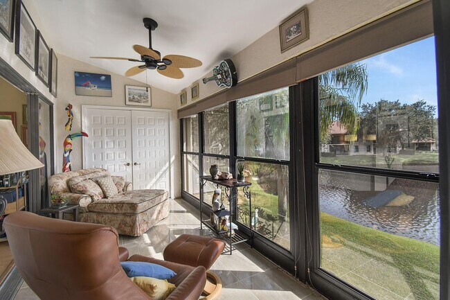 Building Photo - 6040 SE Martinique Dr