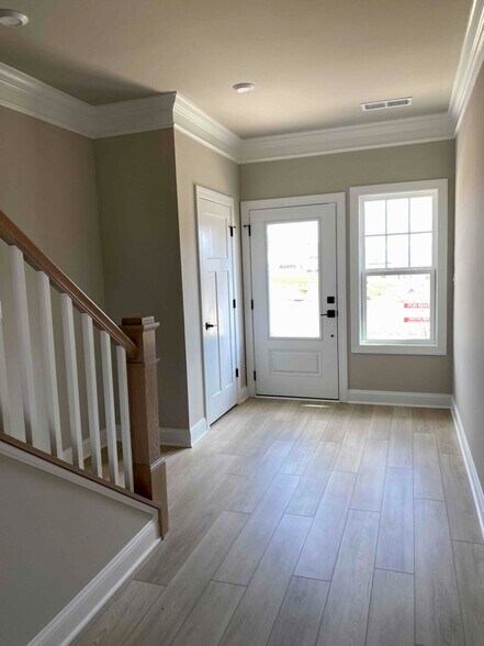 Building Photo - 209 Sunbird Ln