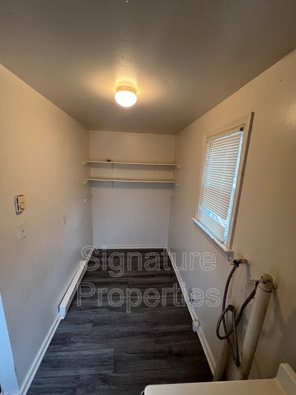 Building Photo - 208 N Cedar Ave