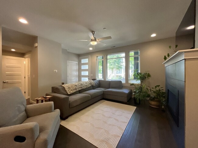 Building Photo - Spacious 2,511 Sq Ft Wilsonville Townhome with Vaulted Loft, Modern Kitchen & Attached Two-Car Ga...