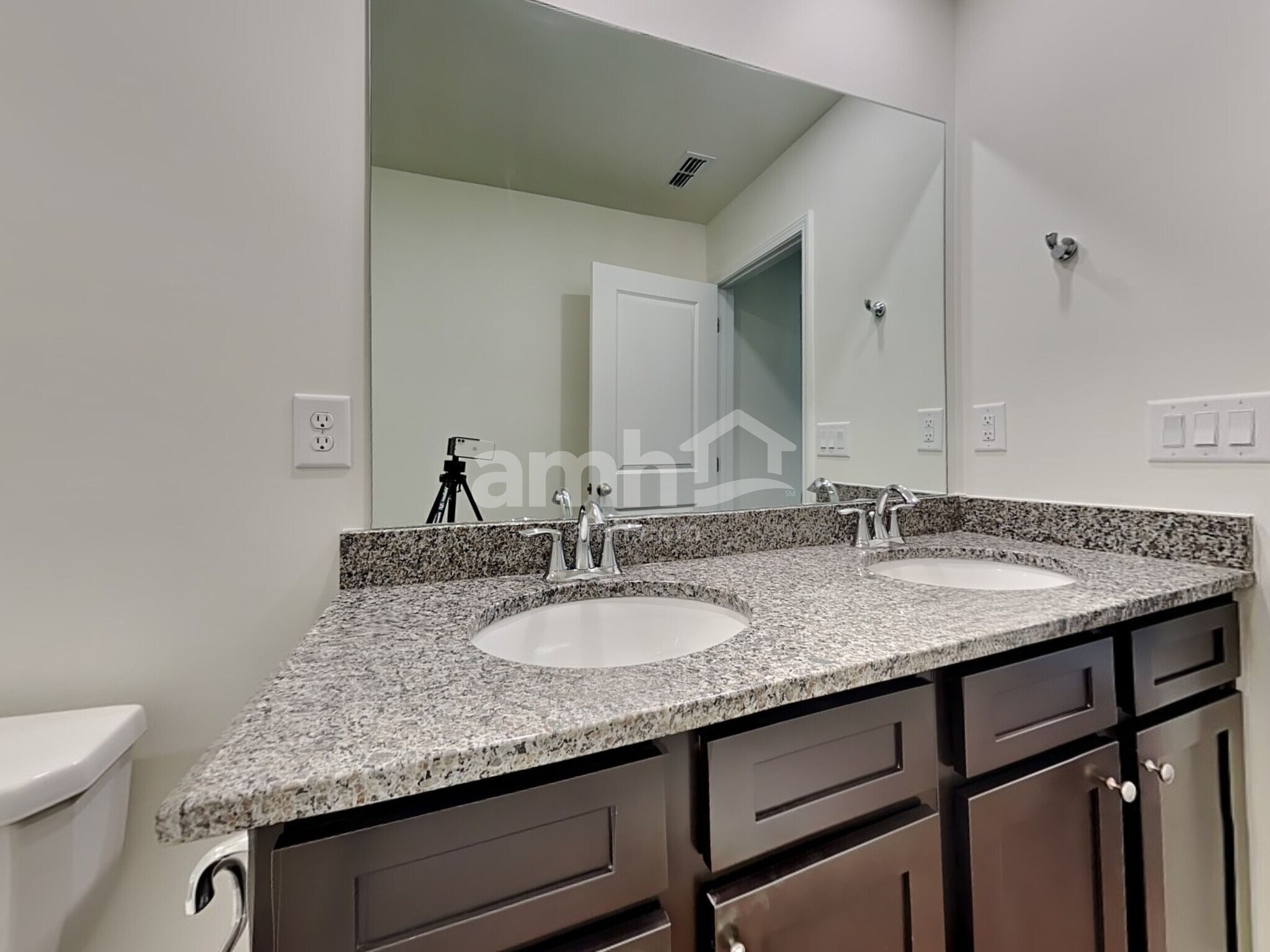 Building Photo - 593 Smt Vw Ln